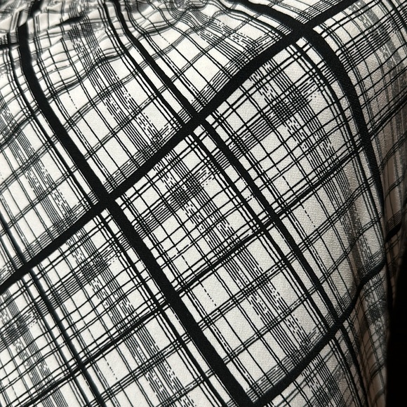 Covington Scoop Neck Short Sleeve Black and White Striped Blouse - Picture 6 of 10